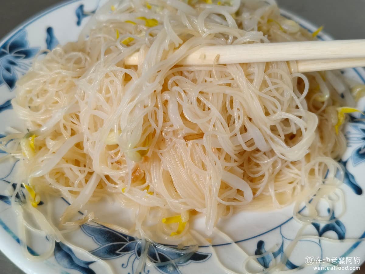 朱記花枝羹 朱記花枝羹菜單 朱記花枝羹推薦 三重區美食 三重美食 台北橋美食 台灣小吃 花枝羹 如果食量比較大的人,建議可以多點一份炒米粉,會比較有飽足感。 @在地老饕阿府