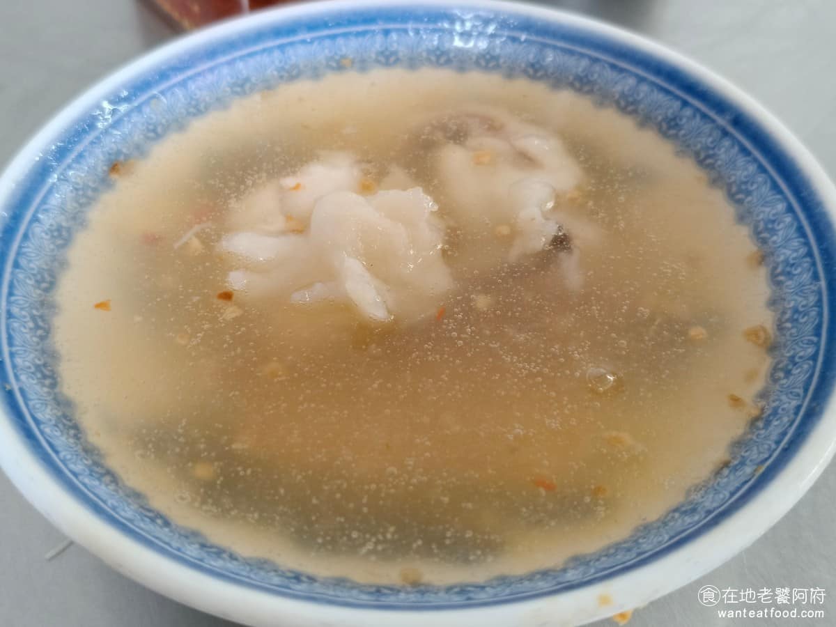 朱記花枝羹 朱記花枝羹菜單 朱記花枝羹推薦 三重區美食 三重美食 台北橋美食 台灣小吃 花枝羹 如果是內用,覺得湯不夠了,也都可以跟店家說要加湯,直接加滿,這點真的非常好。 @在地老饕阿府