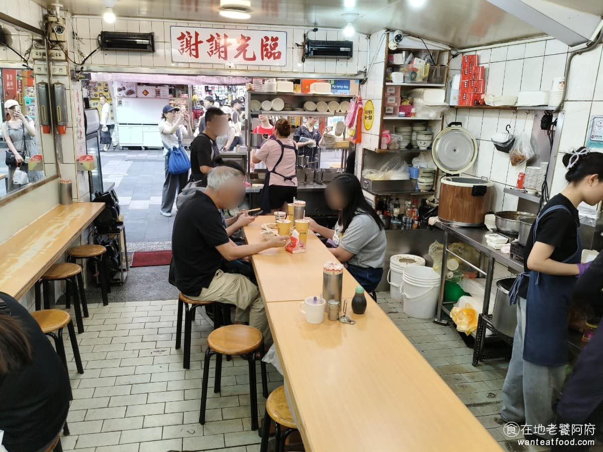 天天利美食坊 天天利美食坊菜單 天天利美食坊推薦 萬華區美食 萬華美食 西門美食 台灣小吃 滷肉飯 因為座位有限、油煙味也比較明顯,比較適合快速用餐,不是可以久坐聊天的環境,如果介意環境擁擠,也可以選擇外帶,或是避開尖峰用餐時間。 @在地老饕阿府