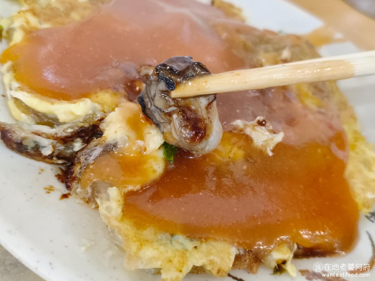 天天利美食坊 天天利美食坊菜單 天天利美食坊推薦 萬華區美食 萬華美食 西門美食 台灣小吃 滷肉飯 蚵仔的尺寸也不算特別大顆,不算特別肥美。吃了幾樣餐點下來,我剩最多沒吃的,就是這一份蚵仔煎。 @在地老饕阿府