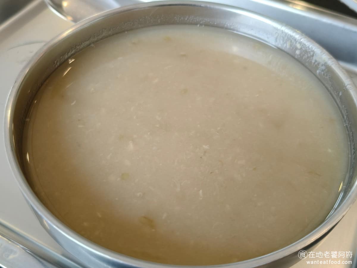 愛弟豆花 愛弟豆花菜單 愛弟豆花推薦 中山區美食 中山美食 大直美食 綠豆湯 屬於基本款，綠豆煮得軟爛，甜度控制得不死甜，沒有多餘的添加物，是一碗簡單樸實的綠豆湯。 @在地老饕阿府