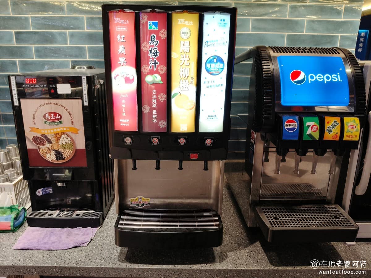 這一小鍋台北南港店 這一小鍋台北南港店菜單 這一小鍋台北南港店推薦 南港區美食 南港美食 飲料區 飲料的種類蠻多的，有提供蘋果汁、烏梅汁、柳橙汁、可爾必思、百事可樂、七喜、橘子汽水、立頓檸檬紅茶，還有馬玉山品牌的紅豆牛奶、法式奶茶、義式香濃拿鐵。 @在地老饕阿府