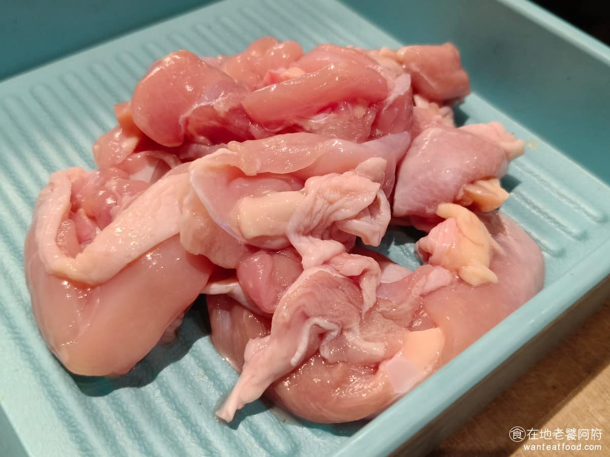 這一小鍋台北南港店 這一小鍋台北南港店菜單 這一小鍋台北南港店推薦 南港區美食 南港美食 雞腿肉 肉質偏嫩，煮熟後滑順，是不吃紅肉的人主要的選擇，吃起來也很新鮮穩定。 @在地老饕阿府