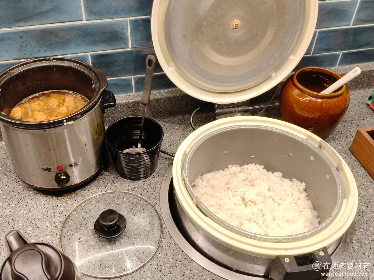 這一小鍋台北南港店 這一小鍋台北南港店菜單 這一小鍋台北南港店推薦 南港區美食 南港美食 還有提供無限吃的白飯，和肉燥飯。 @在地老饕阿府