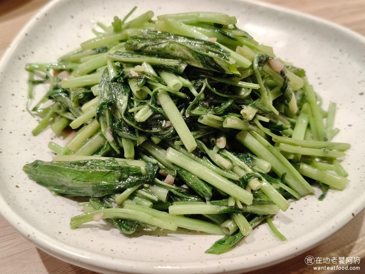 饗泰多泰式風格餐廳 DREAM PLAZA店 PLAZA店菜單 PLAZA店推薦 信義區美食 蝦醬空心菜 蒜味和蝦醬香氣都很足，炒得爽脆、不油膩，還不錯吃。 @在地老饕阿府