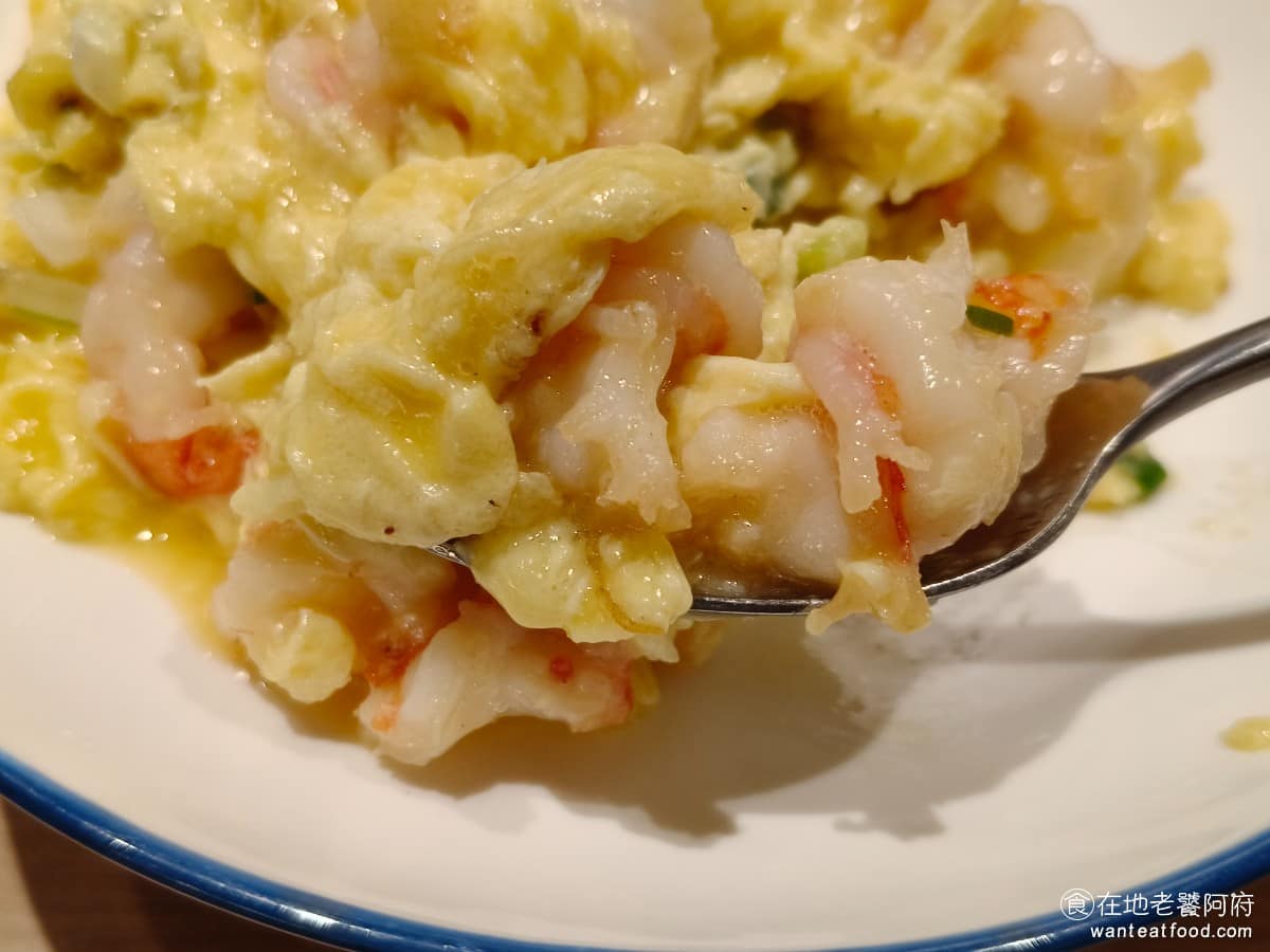 饗泰多泰式風格餐廳 DREAM PLAZA店 PLAZA店菜單 PLAZA店推薦 信義區美食 不只好吃，裡面的蝦仁給的也很多，每一隻蝦都很大顆，吃起來口感清爽，而且又很新鮮。 @在地老饕阿府