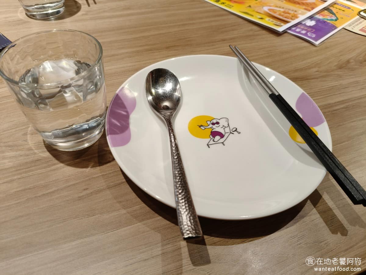 饗泰多泰式風格餐廳 DREAM PLAZA店 PLAZA店菜單 PLAZA店推薦 信義區美食 尖峰時段和假日建議提前訂位，但訂位要付訂金，這就比較麻煩，若離峰則可以直接前往現場，有時候不需等太久。 @在地老饕阿府