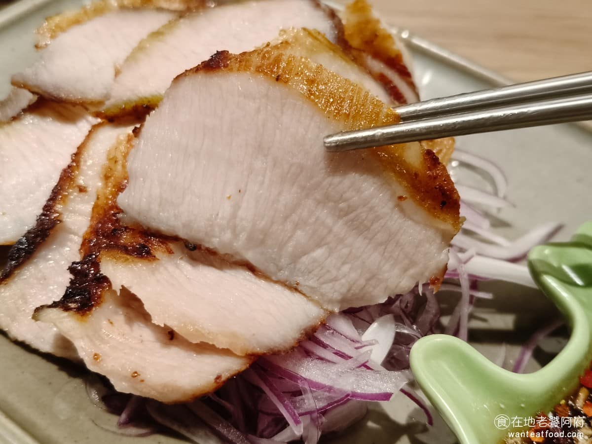 饗泰多泰式風格餐廳 DREAM PLAZA店 PLAZA店菜單 PLAZA店推薦 信義區美食 每片松阪豬都非常的厚實，但因為肉質很不錯，所以吃起來Q彈好咬，也是推薦的餐點之一。 @在地老饕阿府