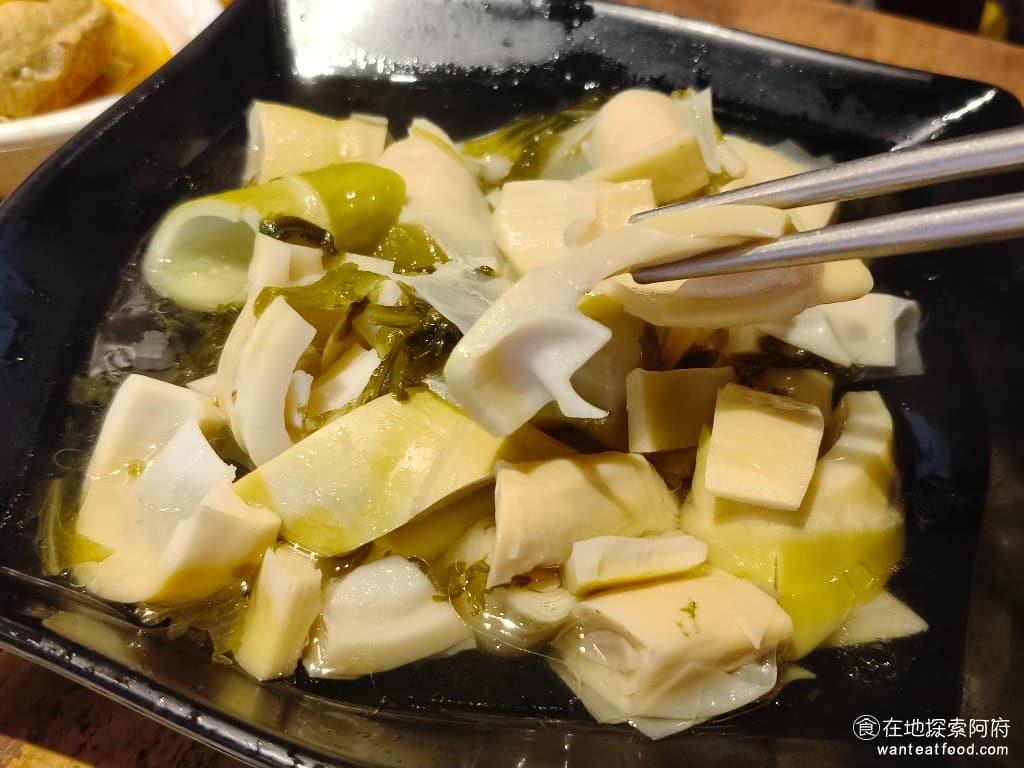阿城鵝肉土城總店 阿城鵝肉土城總店菜單 阿城鵝肉土城總店價格 土城區美食 土城美食 台灣小吃 鵝肉 竹筍帶有淡淡的酸味，鹹度也非常的適中，整份竹筍吃起來非常的舒服，這是必點的一道菜。 @在地老饕阿府
