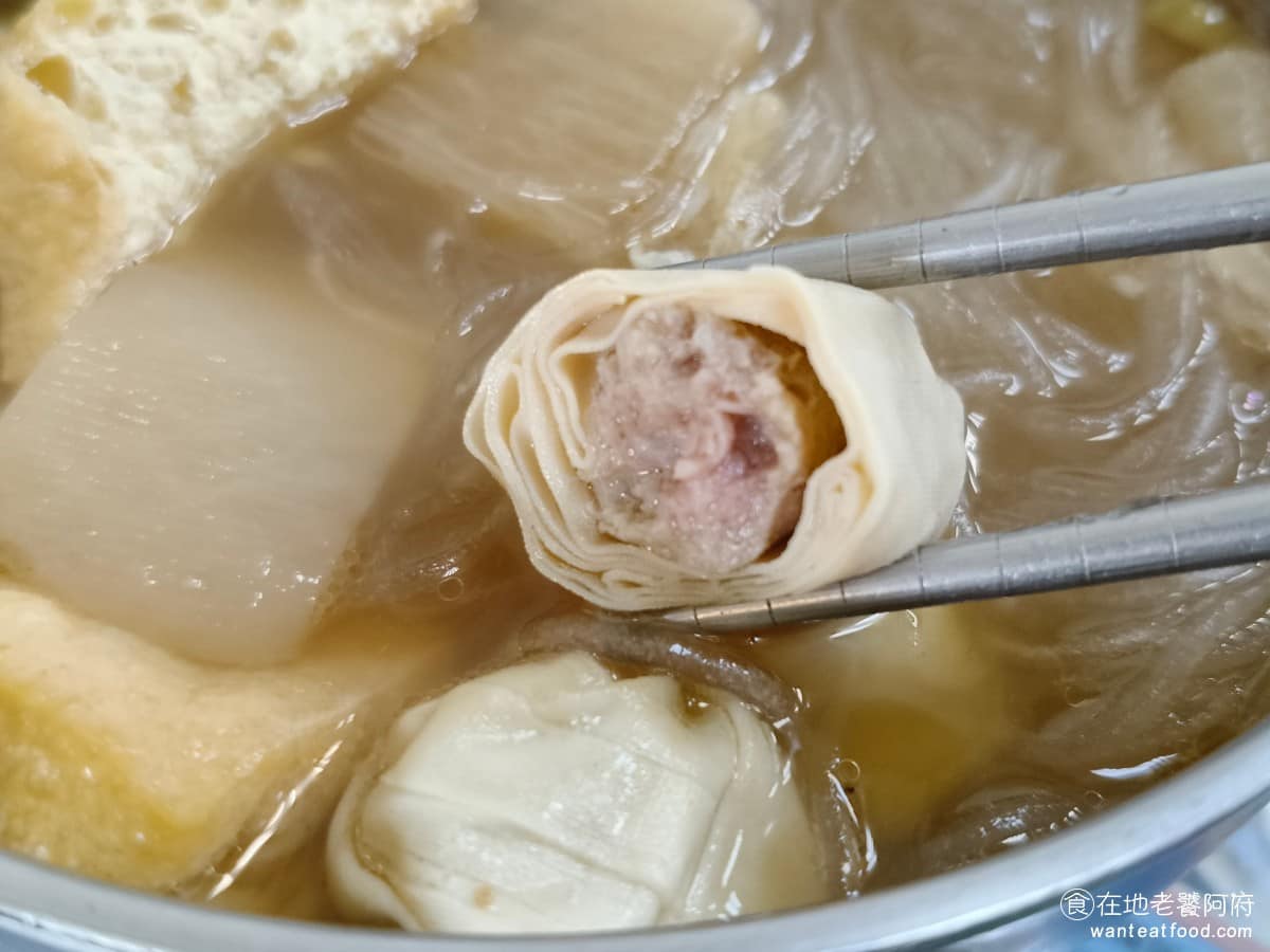 蒸美味 蒸美味菜單 蒸美味推薦 淡水區美食 淡水美食 中式料理 小籠湯包 不只油豆腐，每一個配料都很好吃，一碗竟然才65元，真是令我驚訝，主要就是這一碗，讓我的評分大大提升了 @在地老饕阿府