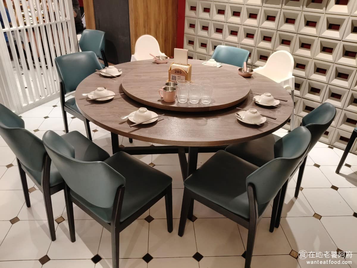 十二月粥品 茶飲 私房菜 台北小巨蛋店 台北小巨蛋店菜單 台北小巨蛋店推薦 松山區美食 松山美食 店內還有提供大量的包廂座位，很多人從小巨蛋看完表演，都直接過來聚餐，所以小巨蛋店經常都會客滿。 @在地老饕阿府