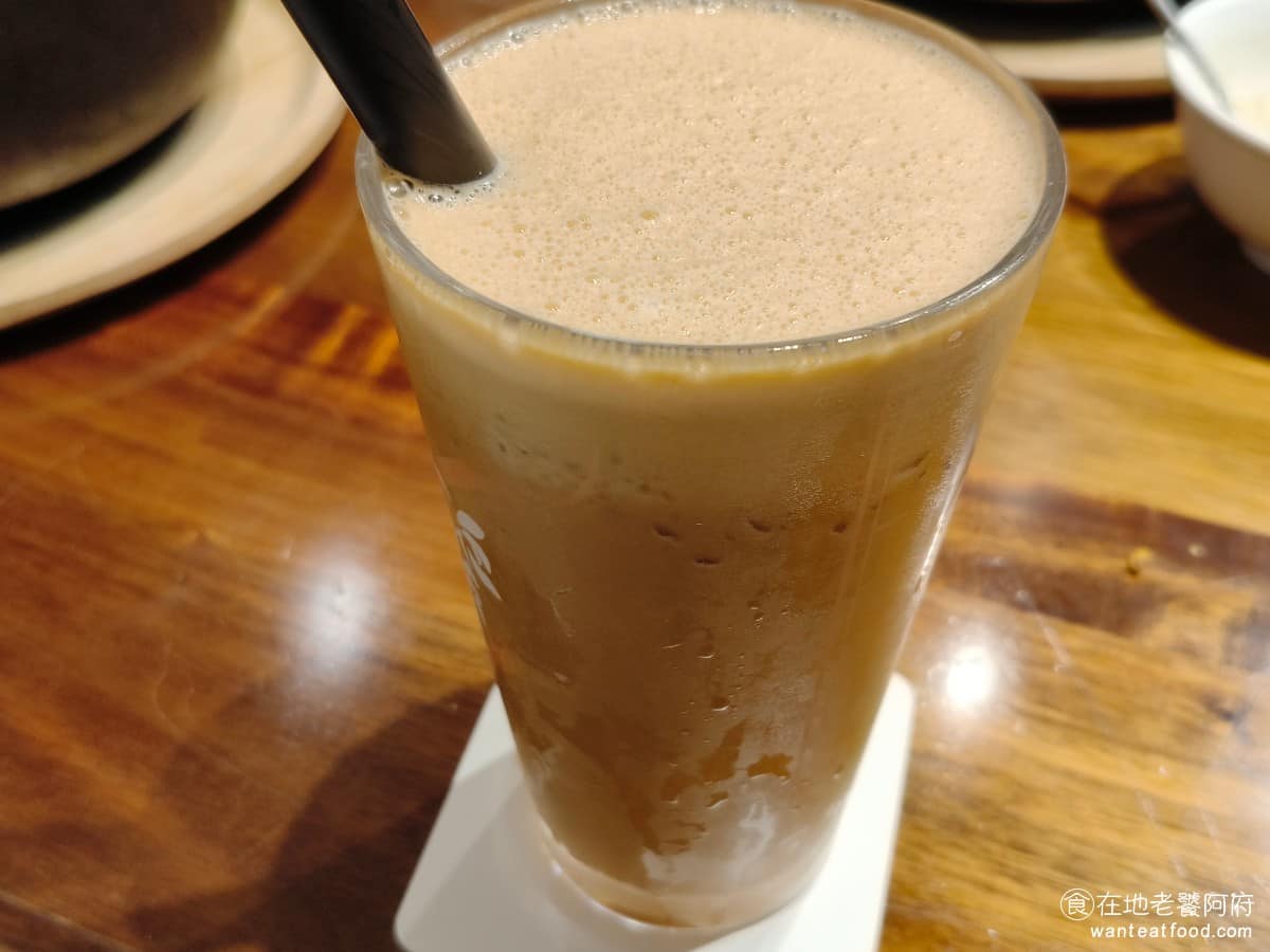 十二月粥品 茶飲 私房菜 台北小巨蛋店 台北小巨蛋店菜單 台北小巨蛋店推薦 松山區美食 松山美食 泰式奶茶 茶香跟奶香比例算平衡，喝起來有水準，搭配熱炒或粥品還不錯。 @在地老饕阿府