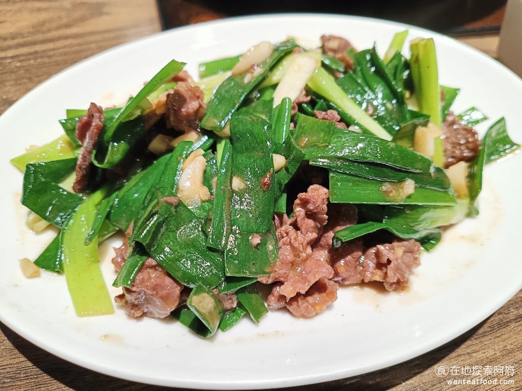 宣牛溫體牛肉火鍋復興店 宣牛溫體牛肉火鍋復興店菜單 宣牛溫體牛肉火鍋復興店價格 蔥爆牛肉 蔥爆牛肉吃起來，比空心菜炒牛肉，味道更香、更重，裡面加了滿滿的蔥和蒜。這間店的熱炒，吃起來都不會感覺到油膩。 @在地老饕阿府