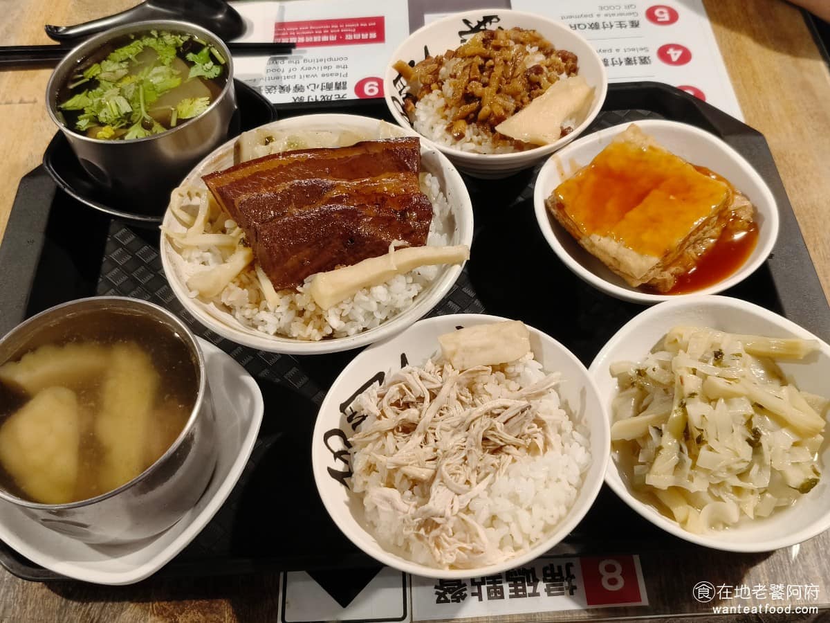 西門金鋒魯肉飯 西門金鋒魯肉飯菜單 西門金鋒魯肉飯推薦 萬華區美食 萬華美食 西門美食 上菜速度非常快，幾乎剛點完餐、拿完餐之後，全部的品項都都做好了。可以說是神速，也不誇張。 @在地老饕阿府