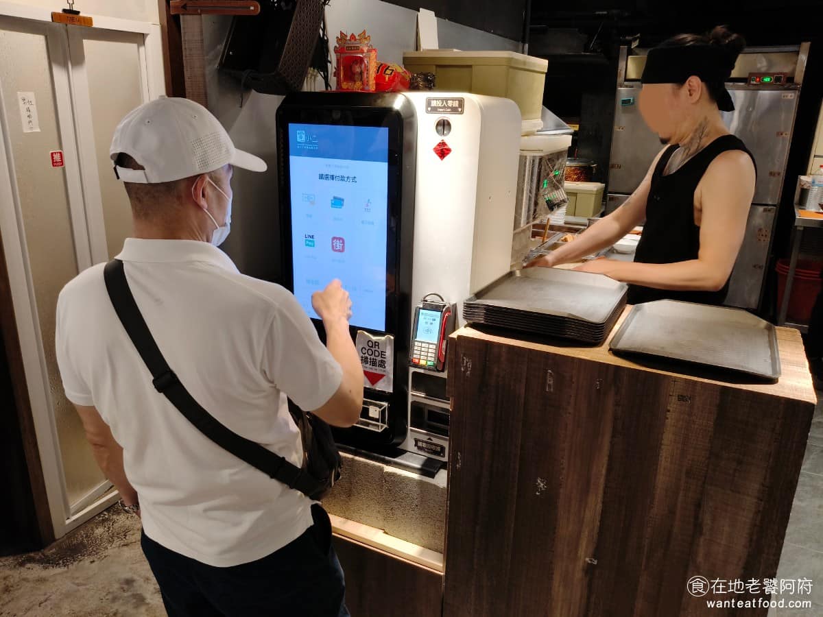 西門金鋒魯肉飯 西門金鋒魯肉飯菜單 西門金鋒魯肉飯推薦 萬華區美食 萬華美食 西門美食 店內直接用點餐機，不用畫菜單，廚房直接就在點餐機的旁邊。 @在地老饕阿府
