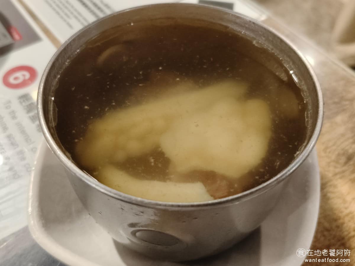 西門金鋒魯肉飯 西門金鋒魯肉飯菜單 西門金鋒魯肉飯推薦 萬華區美食 萬華美食 西門美食 苦瓜排骨湯 苦瓜沒有煮到全軟，還帶點脆感，苦味蠻明顯，湯頭偏淡喝起來走清爽路線，整體算不錯。 @在地老饕阿府