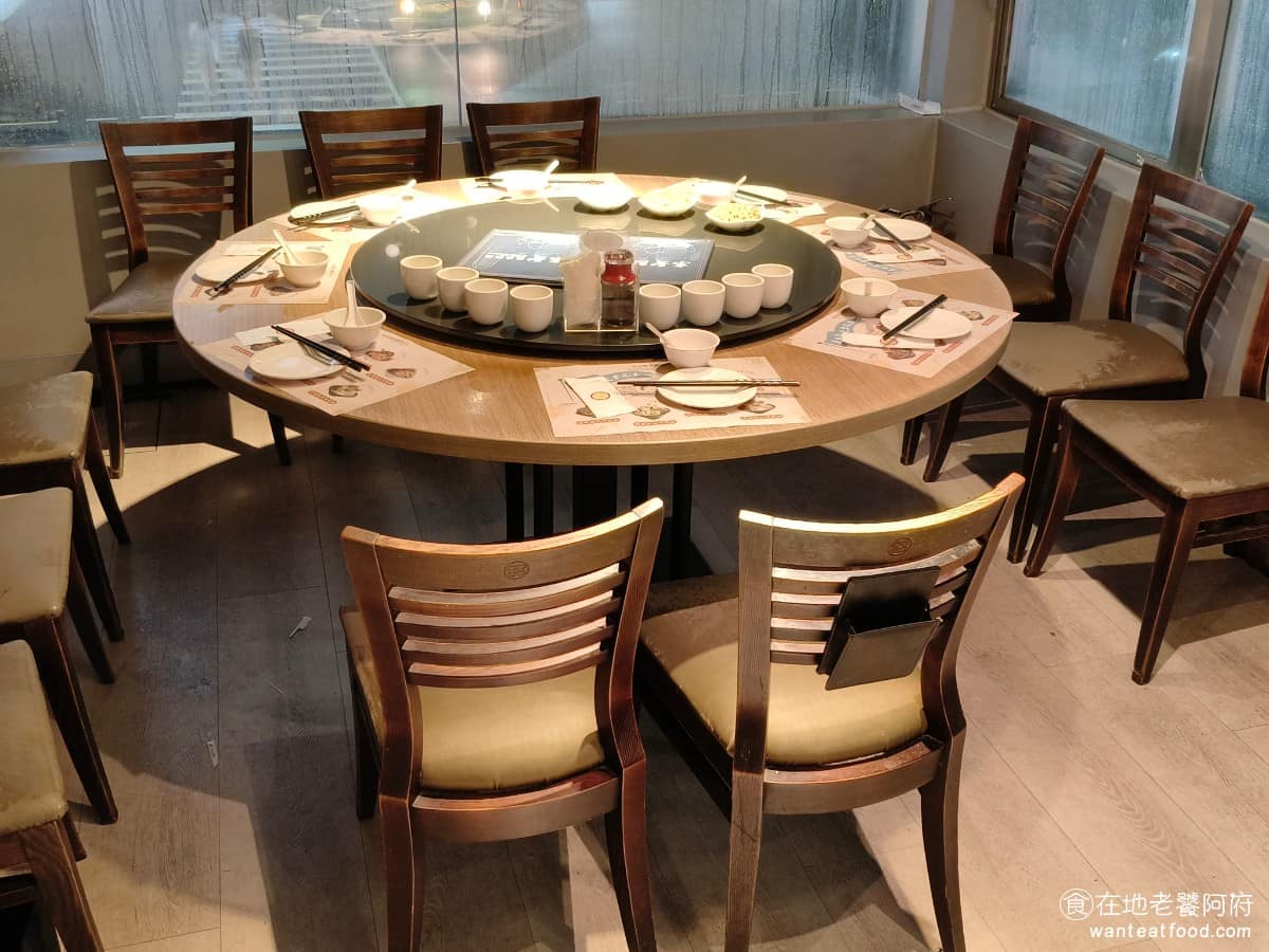 吉星港式飲茶 吉星港式飲茶菜單 吉星港式飲茶推薦 中山區美食 中山美食 店裡有幾張大圓桌，適合多人一起聚餐，因為數量不多，建議一定要提前訂位。 @在地老饕阿府