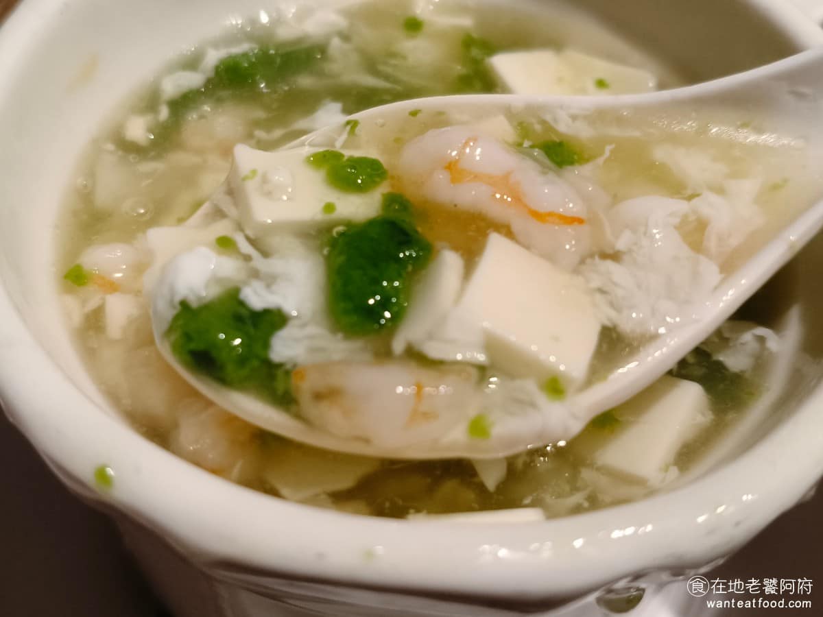 吉星港式飲茶 吉星港式飲茶菜單 吉星港式飲茶推薦 中山區美食 中山美食 不過一碗要 220 元，以份量來說偏貴。這個價格，幾乎可以再點一道炒菜了。 @在地老饕阿府