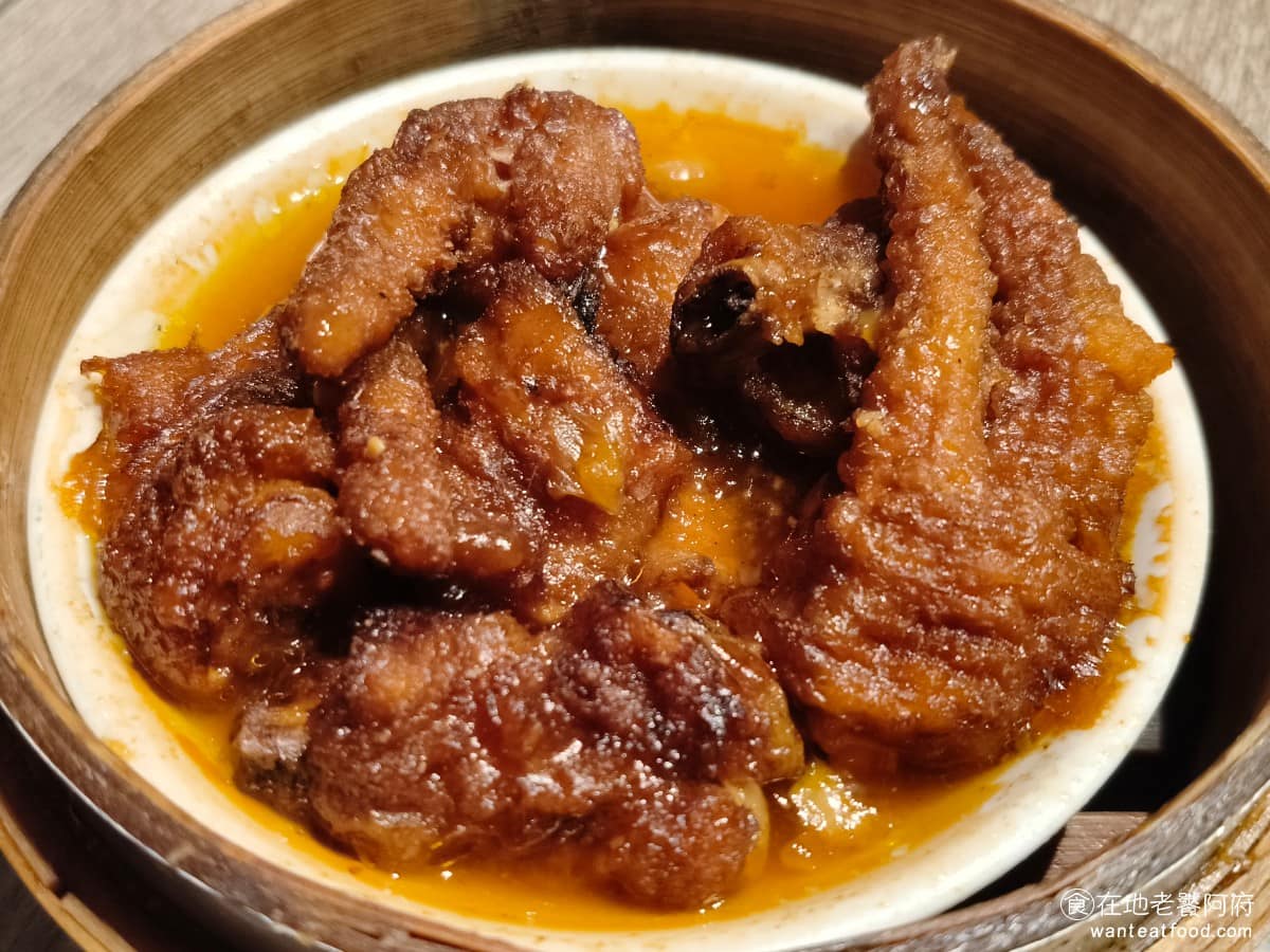 吉星港式飲茶 吉星港式飲茶菜單 吉星港式飲茶推薦 中山區美食 中山美食 醬汁燉鳳爪 味道不錯非常入味，鮮度也沒問題，口感軟爛，但不會爛到完全沒有嚼感，整體表現算滿意。 @在地老饕阿府