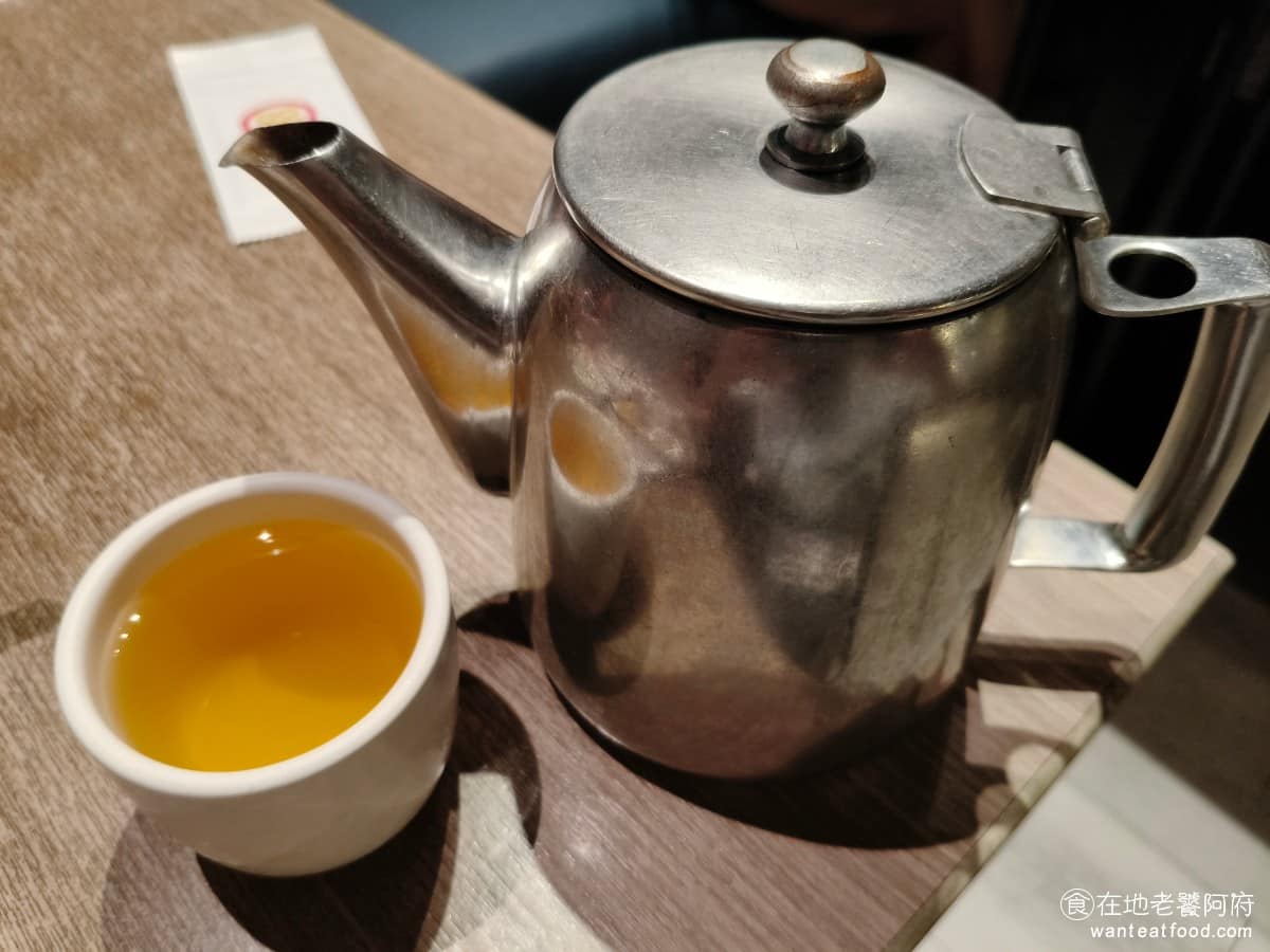 吉星港式飲茶 吉星港式飲茶菜單 吉星港式飲茶推薦 中山區美食 中山美食 茶資按人數計算，提供烏龍、香片與普洱三種茶可選，也可不喝茶，另點飲料。 @在地老饕阿府