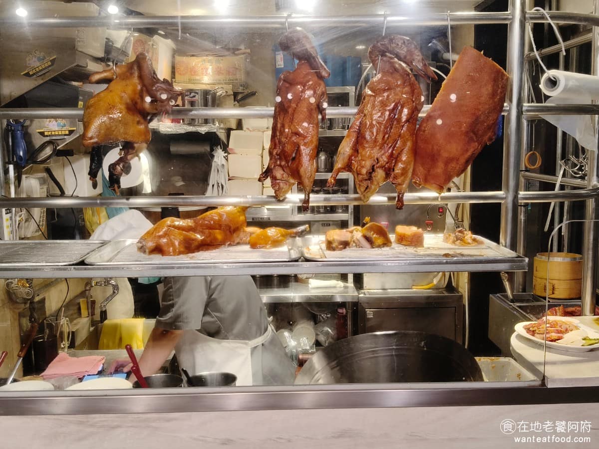 吉星港式飲茶 吉星港式飲茶菜單 吉星港式飲茶推薦 中山區美食 中山美食 除了單點港式點心，店內也有燒臘和商業套餐，讓合菜與港點可以搭配點選，對於第一次來、不知道怎麼點餐的客人來說，較方便。 @在地老饕阿府
