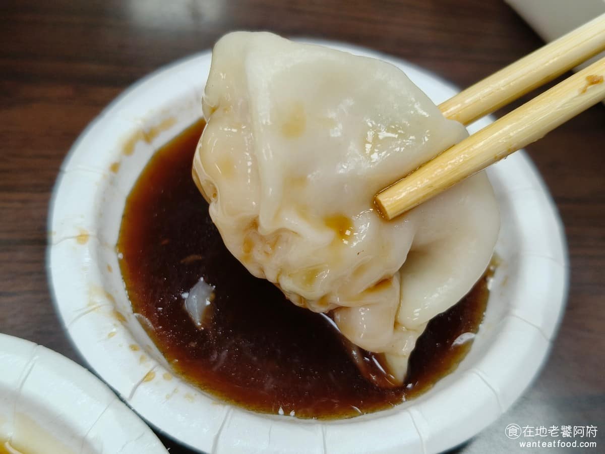 珍香鍋貼水餃專賣店 珍香鍋貼水餃專賣店菜單 珍香鍋貼水餃專賣店推薦 中和區美食 中和美食 蒜味醬油膏味道夠重，非常吸引人，同時加上黑醋的綜合版，吃起來同時帶有蒜味和黑醋的酸味，非常開胃。 @在地老饕阿府