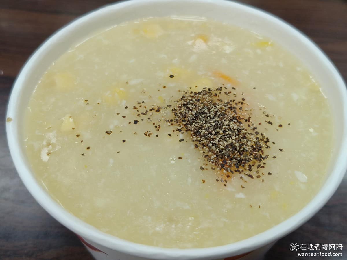 珍香鍋貼水餃專賣店 珍香鍋貼水餃專賣店菜單 珍香鍋貼水餃專賣店推薦 中和區美食 中和美食 玉米濃湯 35 元一碗，有甜香玉米粒，加上蛋花，口味較酸辣湯少一些，喝起來稍微清淡一些。 @在地老饕阿府