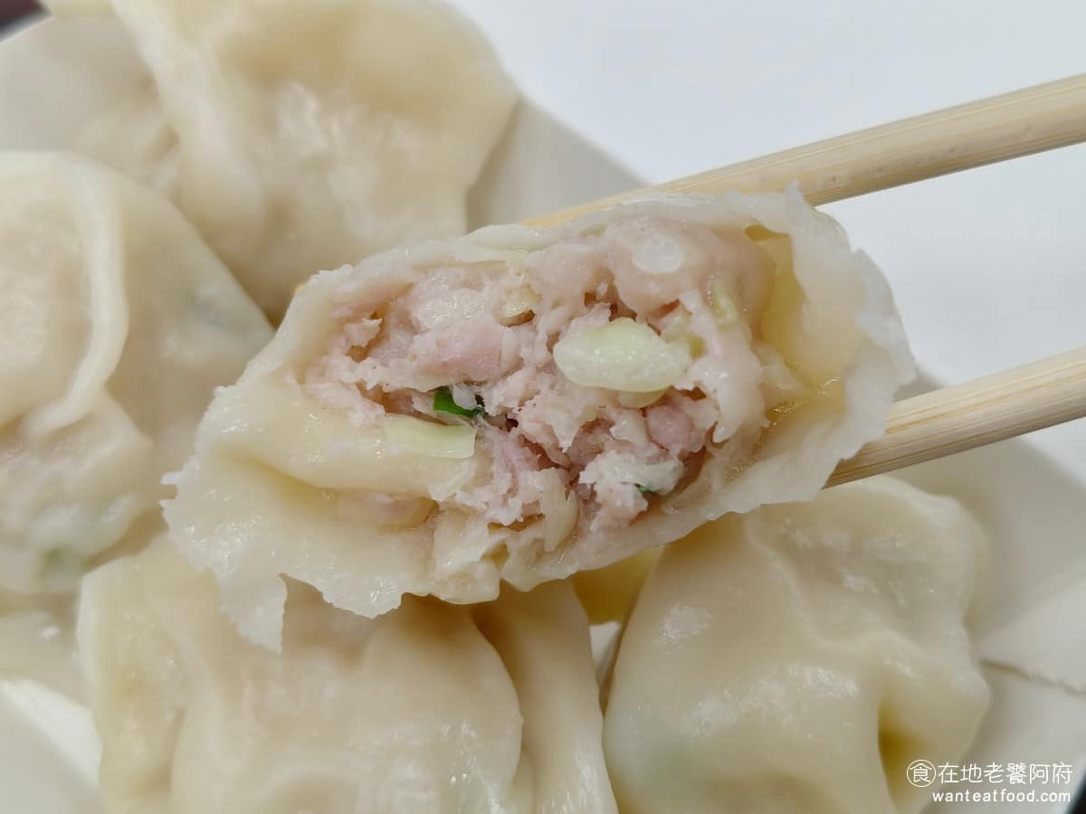 珍香鍋貼水餃專賣店 珍香鍋貼水餃專賣店菜單 珍香鍋貼水餃專賣店推薦 中和區美食 中和美食 吃完鍋貼和水餃，會發現內餡有個特殊的肉香味，大概就是靠這個味道，才能吸引老顧客不斷地回訪。 @在地老饕阿府