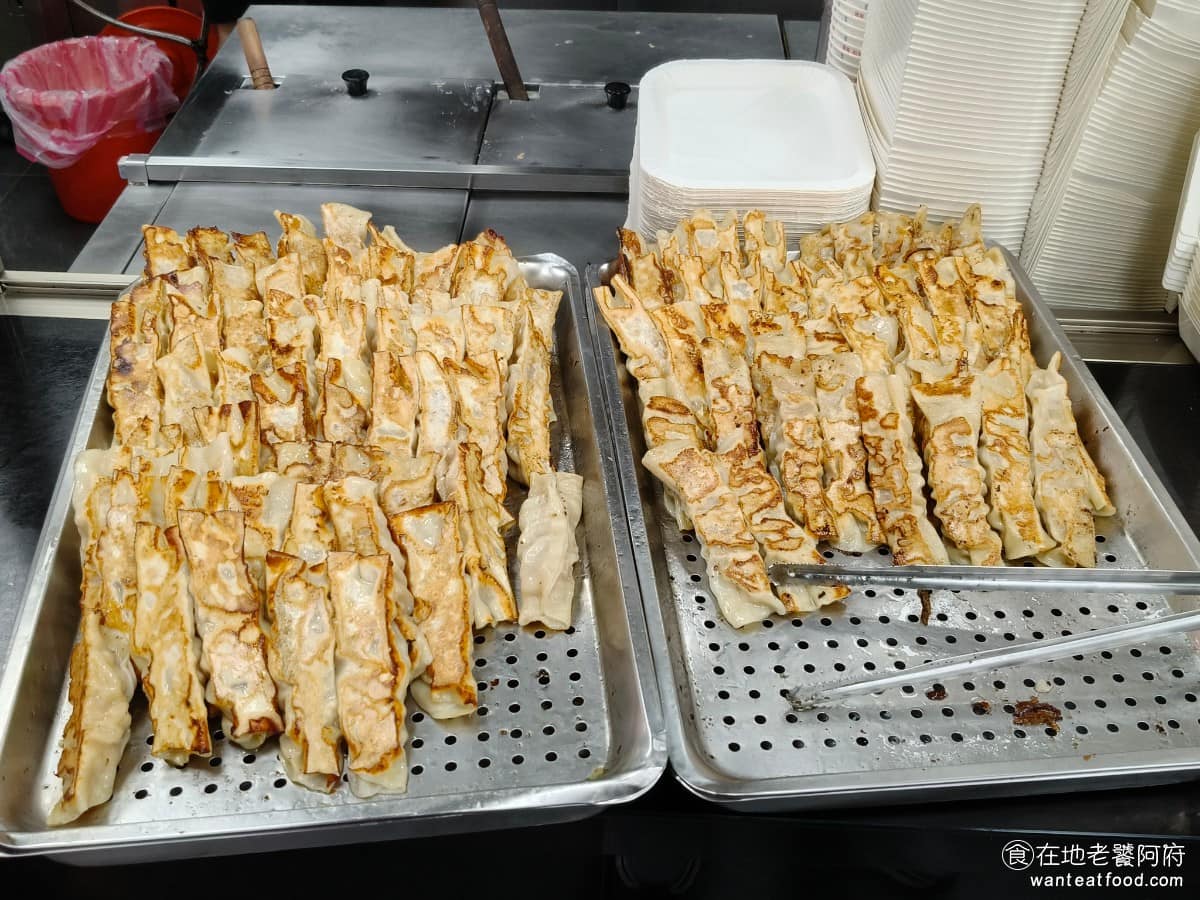 珍香鍋貼水餃專賣店 珍香鍋貼水餃專賣店菜單 珍香鍋貼水餃專賣店推薦 中和區美食 中和美食 在網路上有「中和最強鍋貼」這個稱號，被不少食記和在地人反覆提起。 @在地老饕阿府