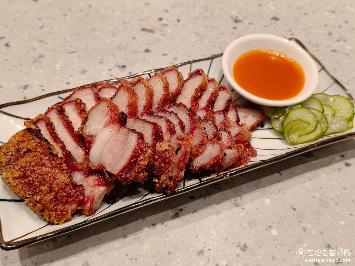 真珠台灣佳味微風南山店 真珠台灣佳味微風南山店菜單 真珠台灣佳味微風南山店推薦 美食 台式料理 香酥紅糟肉 這份是用饗賓會員App累積點數兌換的,算是《真珠-台灣佳味 微風南山店》的招牌菜,很多人都會點。瘦肉部分吃起來不會太硬,外皮炸得酥脆,旁邊附的特製甜辣醬,醬不會辣。 @在地老饕阿府