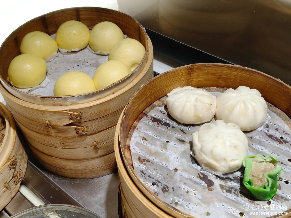 我家牛排松山撫遠店 我家牛排松山撫遠店菜單 我家牛排松山撫遠店推薦 松山區美食 松山美食 蒸籠區的種類比較少，有叉燒包、燒賣和奶黃包。 @在地老饕阿府