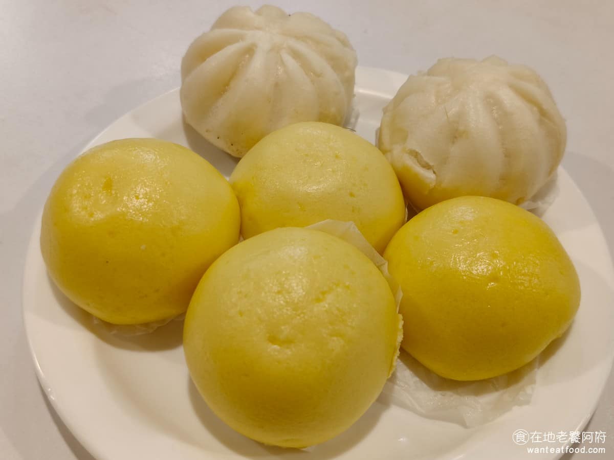 我家牛排松山撫遠店 我家牛排松山撫遠店菜單 我家牛排松山撫遠店推薦 松山區美食 松山美食 港點區有叉燒包和奶黃包，因為拿得人多，所以不至於放很久，不會蒸得太軟爛。 @在地老饕阿府