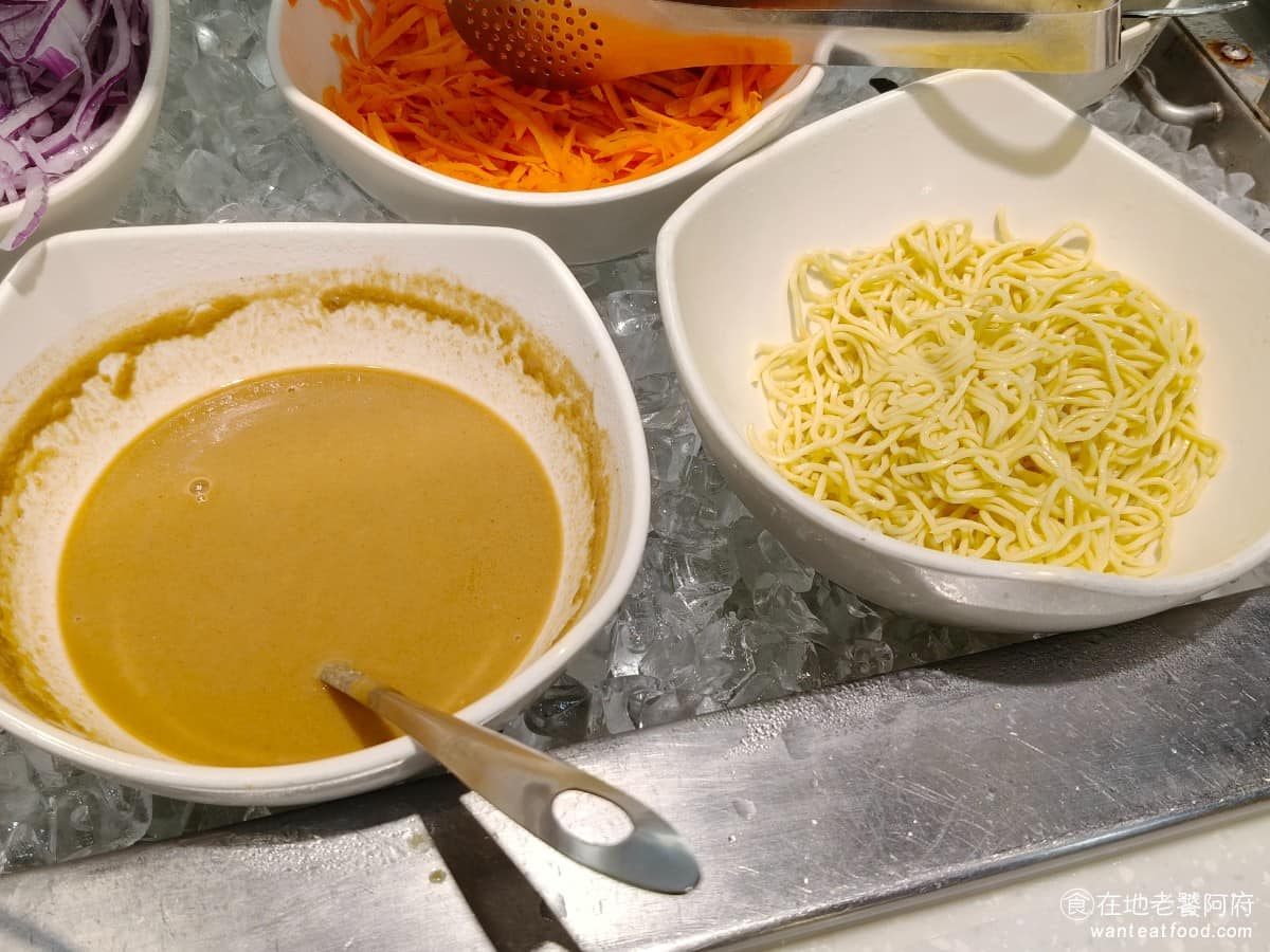 我家牛排松山撫遠店 我家牛排松山撫遠店菜單 我家牛排松山撫遠店推薦 松山區美食 松山美食 還有自助的涼麵區，涼麵醬是芝麻醬。 @在地老饕阿府