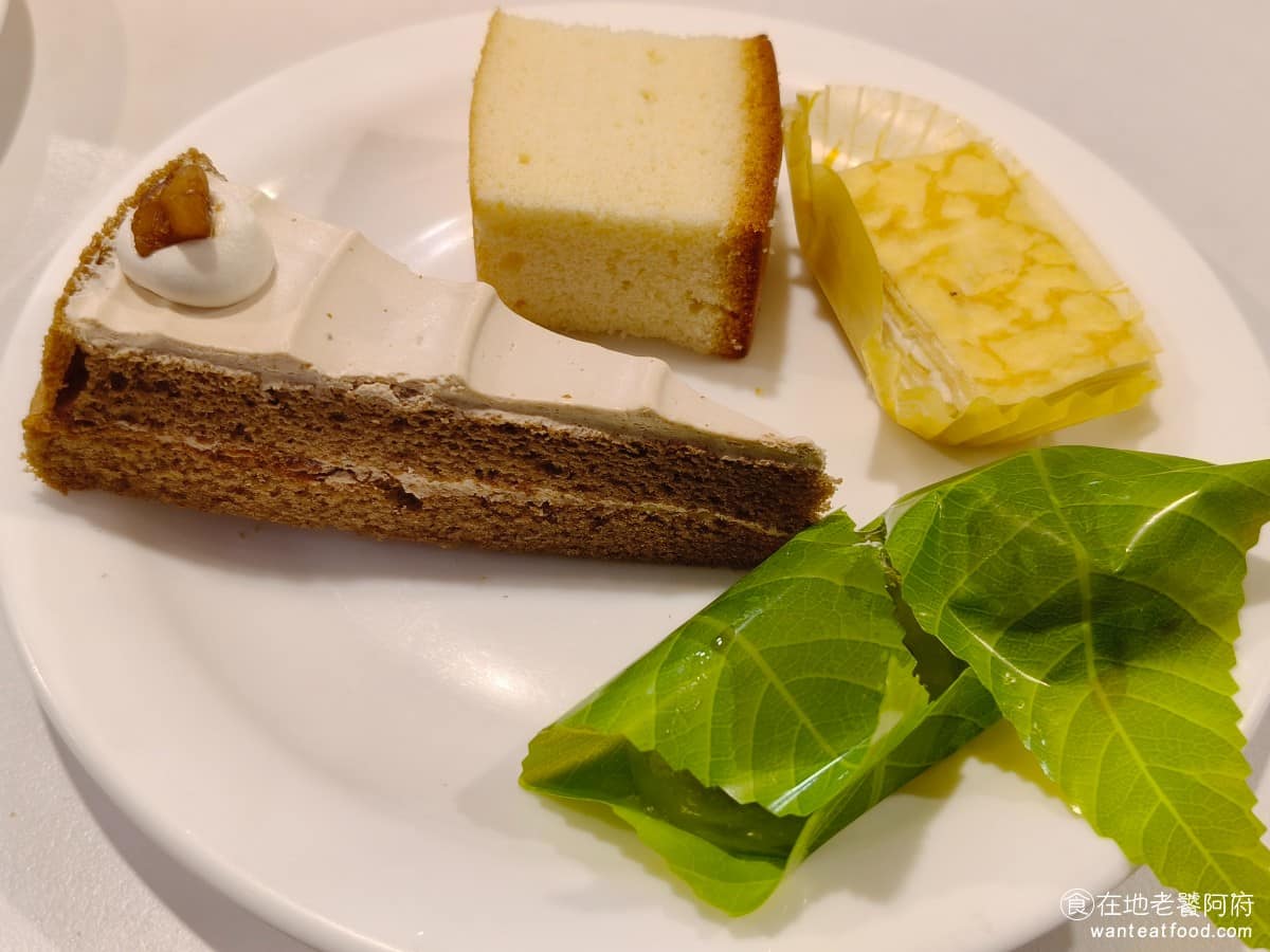 我家牛排松山撫遠店 我家牛排松山撫遠店菜單 我家牛排松山撫遠店推薦 松山區美食 松山美食 甜點蛋糕的部分品質就差了一點，所以吃的人也很少，蛋糕放在冰箱裡的時間也長，吃起來都乾乾硬硬的。 @在地老饕阿府