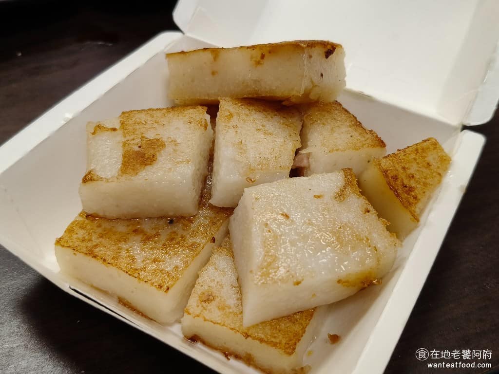 曾家豆漿 曾家豆漿菜單 曾家豆漿推薦 中山區美食 中山美食 中山國小美食 中式料理 豆漿 蘿蔔糕 份量給了很多，吃起來普通，就是一般早餐店的蘿蔔糕，蘿蔔糕煎到微焦香，加上有蛋香，綿密的表面恰恰，不會太黏膩結塊。 @在地老饕阿府