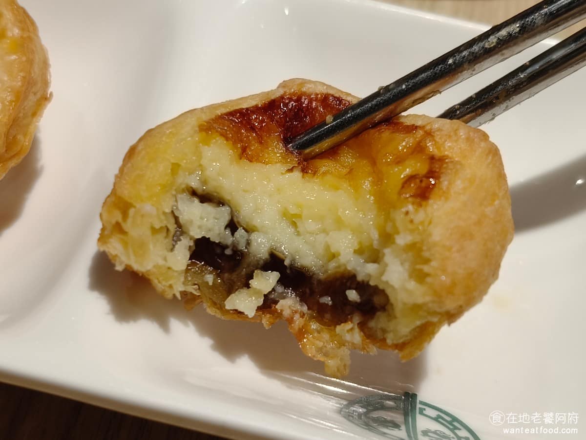 添好運南港三井店 添好運南港三井店菜單 添好運南港三井店推薦 南港區美食 南港美食 整體比例搭配得好,外皮和內餡的比例均衡,不會有那種皮多、餡少,吃起來太乾的狀況。 @在地老饕阿府