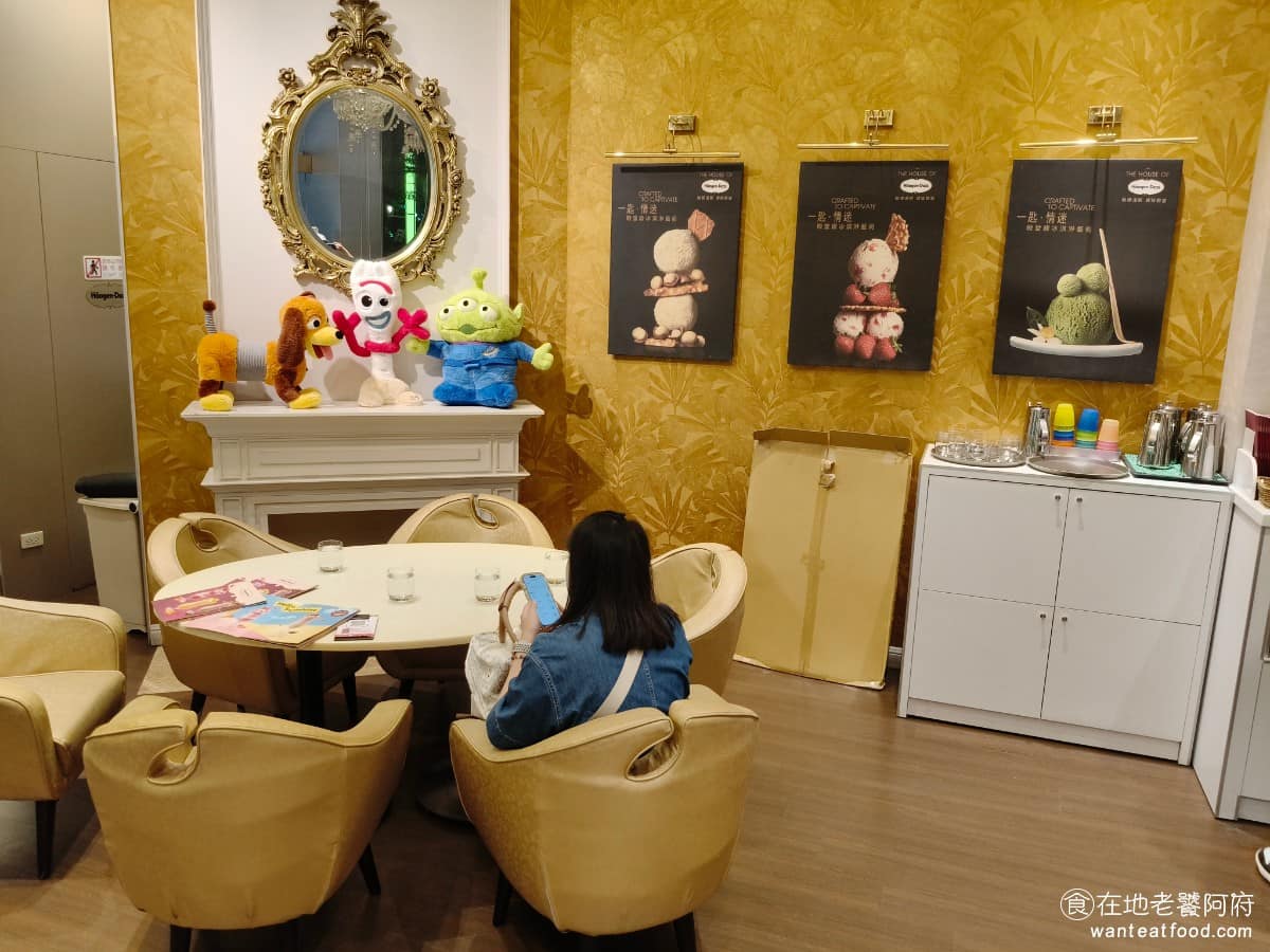 哈根達斯美麗華旗艦店 哈根達斯美麗華旗艦店菜單 哈根達斯美麗華旗艦店推薦 中山區美食 中山美食 歐式莊園的環境設計,確實和迪士尼的卡通能相呼應,有種來到歐式城堡中的感覺。 @在地老饕阿府