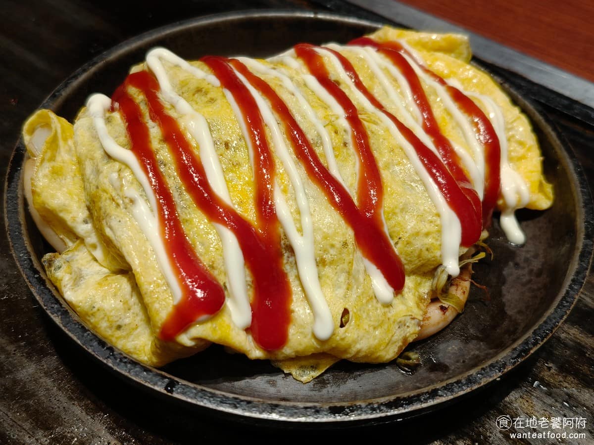 鶴橋風月南港 LaLaPort LaLaPort菜單 LaLaPort推薦 南港區美食 南港美食 蛋包銀芽捲 是傳統蛋包飯做法的蛋包裡，有麵包、豆芽菜、和魷魚。 @在地老饕阿府