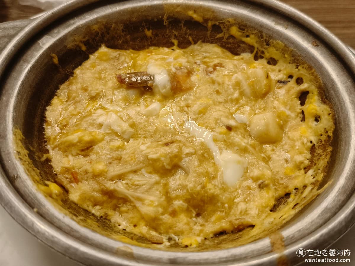 漢來海港台北天母SOGO店 漢來海港台北天母SOGO店菜單 漢來海港台北天母SOGO店推薦 極品雙鮮煲 這應該是裡面料理時間最長的一道菜，點餐後師傅就開始幫你煮，裡面有滿滿的蛋花、蝦仁，還有干貝，再加入一些奶油，味道非常棒，口感偏鹹，重口味者會喜歡。 @在地老饕阿府