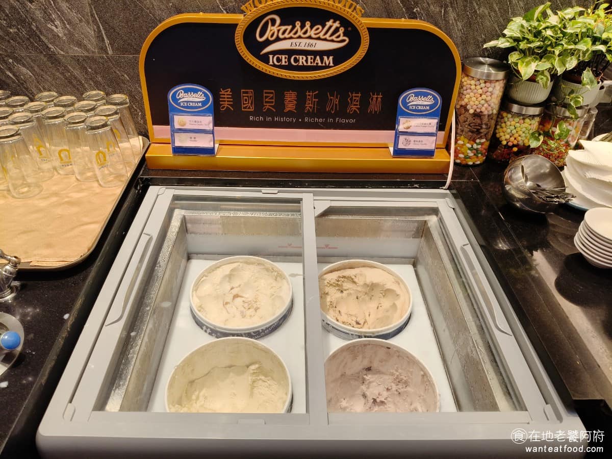 漢來海港台北天母SOGO店 漢來海港台北天母SOGO店菜單 漢來海港台北天母SOGO店推薦 冰淇淋還有第二個品牌，是美國賽斯冰淇淋，提供四種口味，咖啡、焦糖軟糖、松露、櫻桃、香草、花生醬旋渦、還有香草。味道完全不輸哈根達斯。 @在地老饕阿府