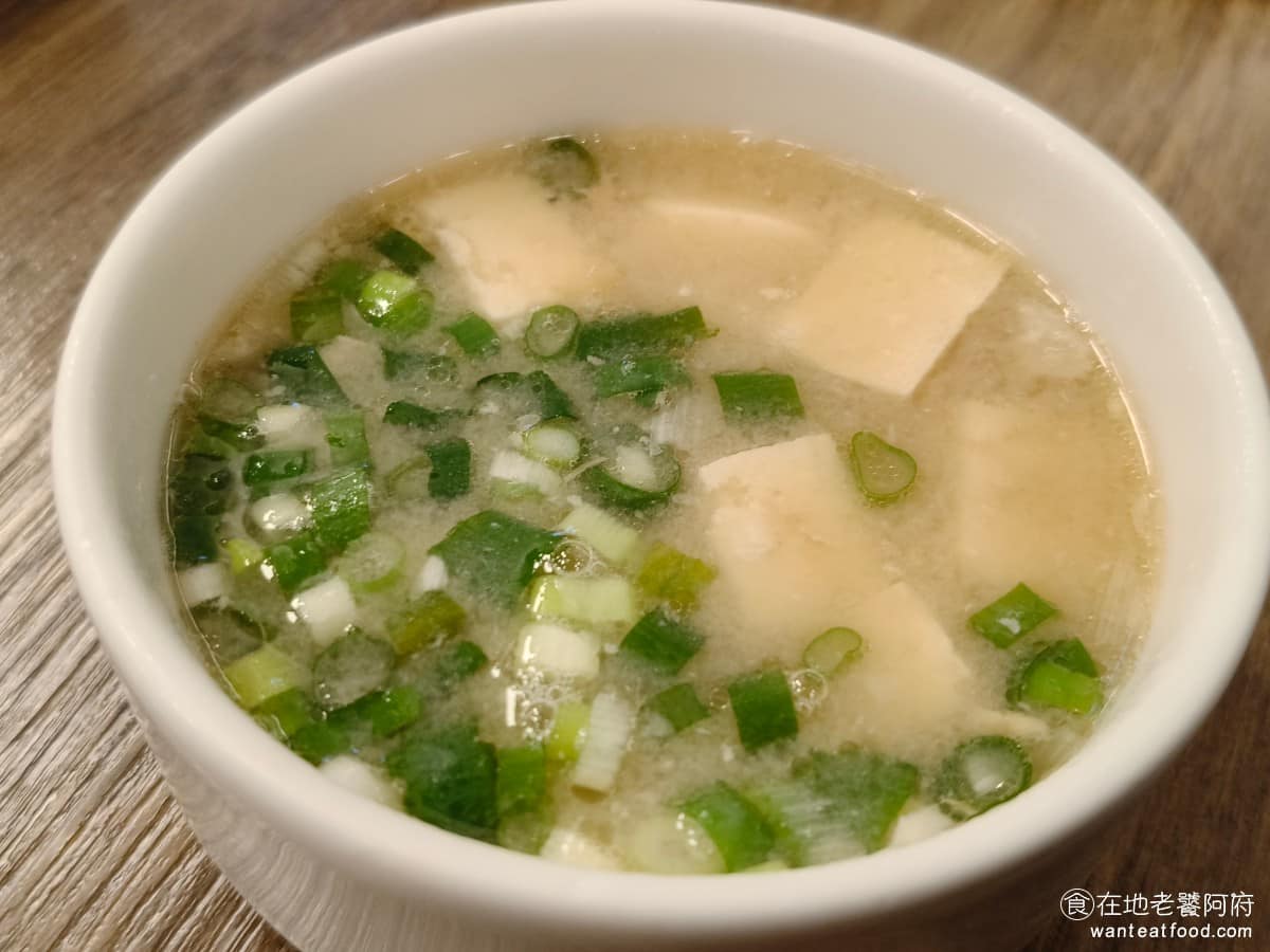 漢來海港台北天母SOGO店 漢來海港台北天母SOGO店菜單 漢來海港台北天母SOGO店推薦 味噌豆腐鮮魚湯 味道喝起來還不錯，除了味噌的味道外，還多了魚鮮味，裡面又有滿滿的豆腐，灑上青蔥，喝起來非常豐盛。 @在地老饕阿府