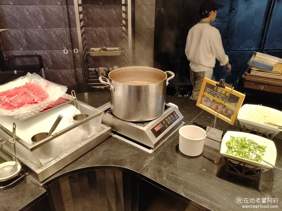 漢來海港台北天母SOGO店 漢來海港台北天母SOGO店菜單 漢來海港台北天母SOGO店推薦 現沖溫體牛肉湯 @在地老饕阿府