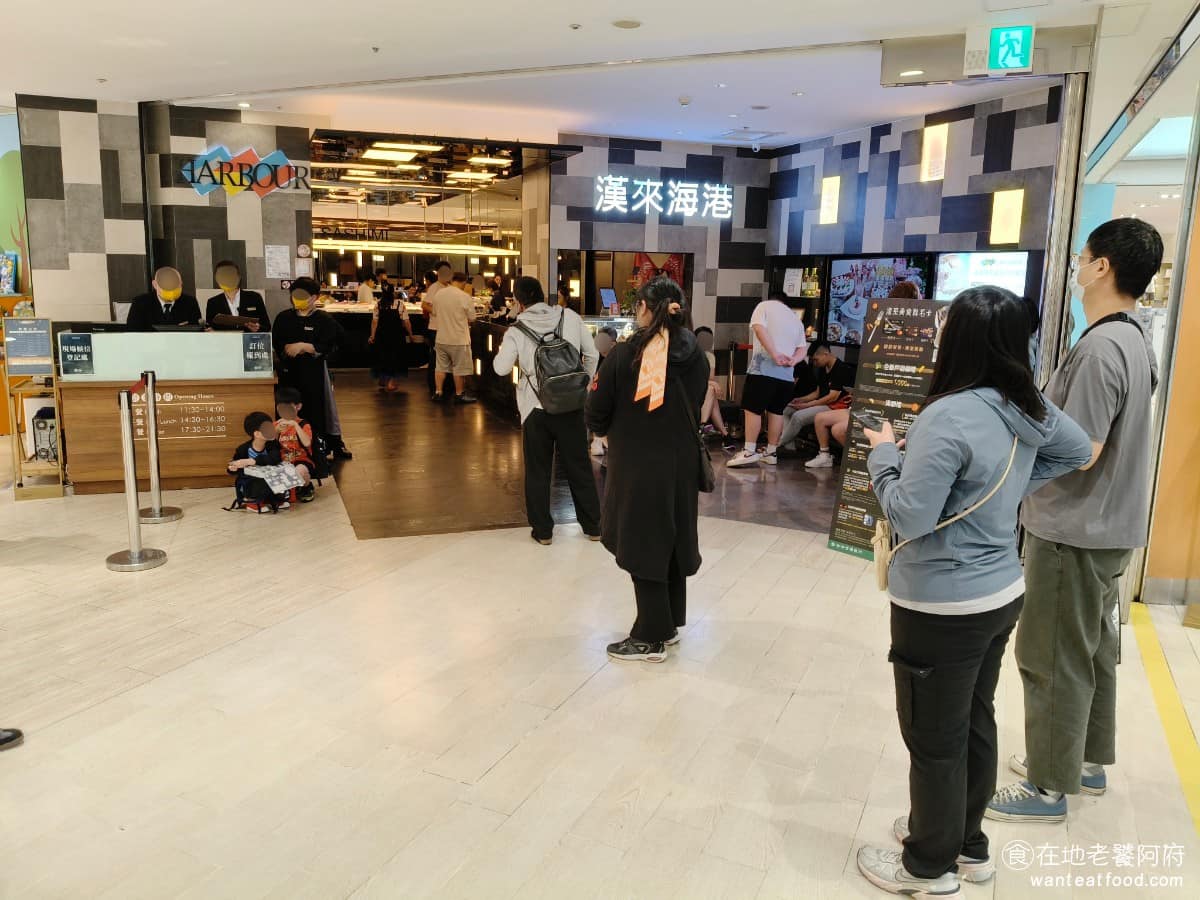漢來海港台北天母SOGO店 漢來海港台北天母SOGO店菜單 漢來海港台北天母SOGO店推薦 《漢來海港 台北天母SOGO店》位於台北市士林區中山北路六段 77 號7樓，就在天母SOGO百貨內，搭捷運的話，從芝山站 2 號出口，步行約 3 到 5 分鐘即可抵達。如果開車前往，天母SOGO附設地下停車場，用餐消費可折抵停車費。 @在地老饕阿府