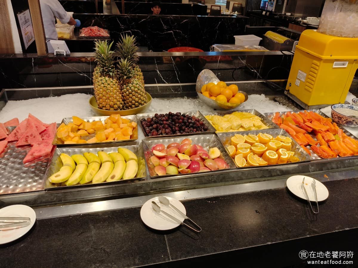 漢來海港台北天母SOGO店 漢來海港台北天母SOGO店菜單 漢來海港台北天母SOGO店推薦 水果區 種類很多，有木瓜、柳丁、蘋果、鳳梨、葡萄、哈密瓜、香蕉和西瓜。 @在地老饕阿府