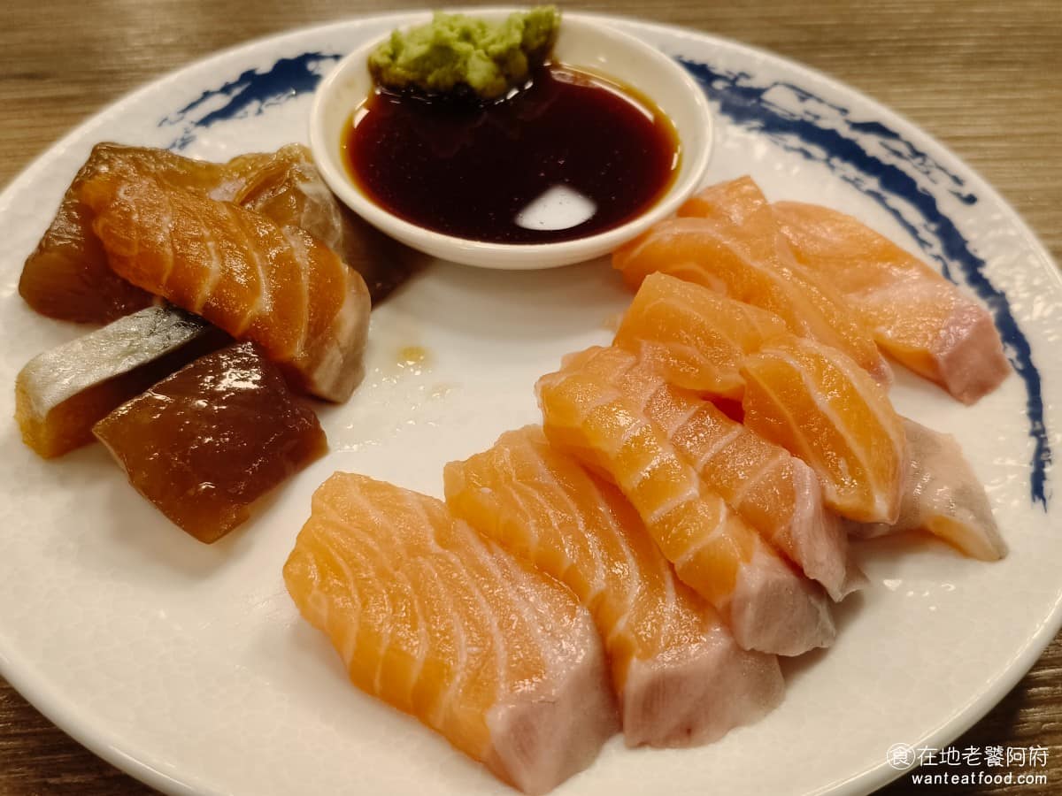 漢來海港台北天母SOGO店 漢來海港台北天母SOGO店菜單 漢來海港台北天母SOGO店推薦 生魚片 提供 8 到 10 種，鮭魚、鮪魚是常駐基本款，也會不定期替換其他魚種，吃起來新鮮，口感好。 @在地老饕阿府