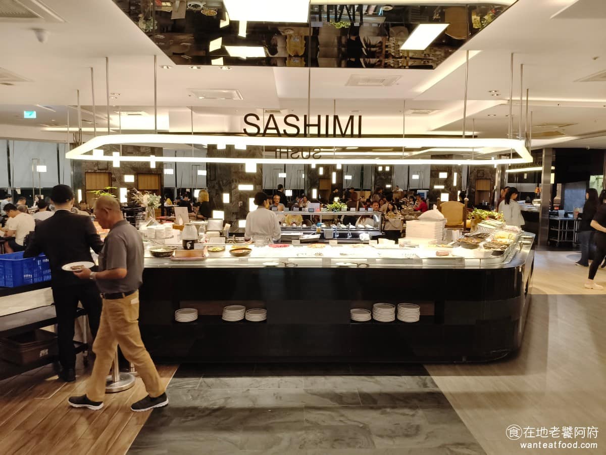 漢來海港台北天母SOGO店 漢來海港台北天母SOGO店菜單 漢來海港台北天母SOGO店推薦 漢來海港規劃了九大主題餐區，涵蓋生魚片、海鮮區、沙拉、前菜區、爐烤牛肉區、熟食熱菜區、蒸籠區、現做料理區、甜點區、冰淇淋水果區與飲料區。 @在地老饕阿府