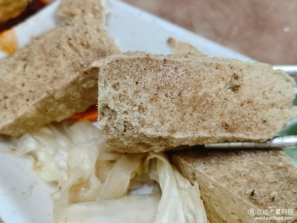 戴記臭豆腐專賣店 戴記臭豆腐專賣店菜單 戴記臭豆腐專賣店推薦 信義區美食 信義美食 《戴記獨臭之家》堅持用健康、天然的食材,做臭豆腐,這一點確實一吃就能知道。 @在地老饕阿府