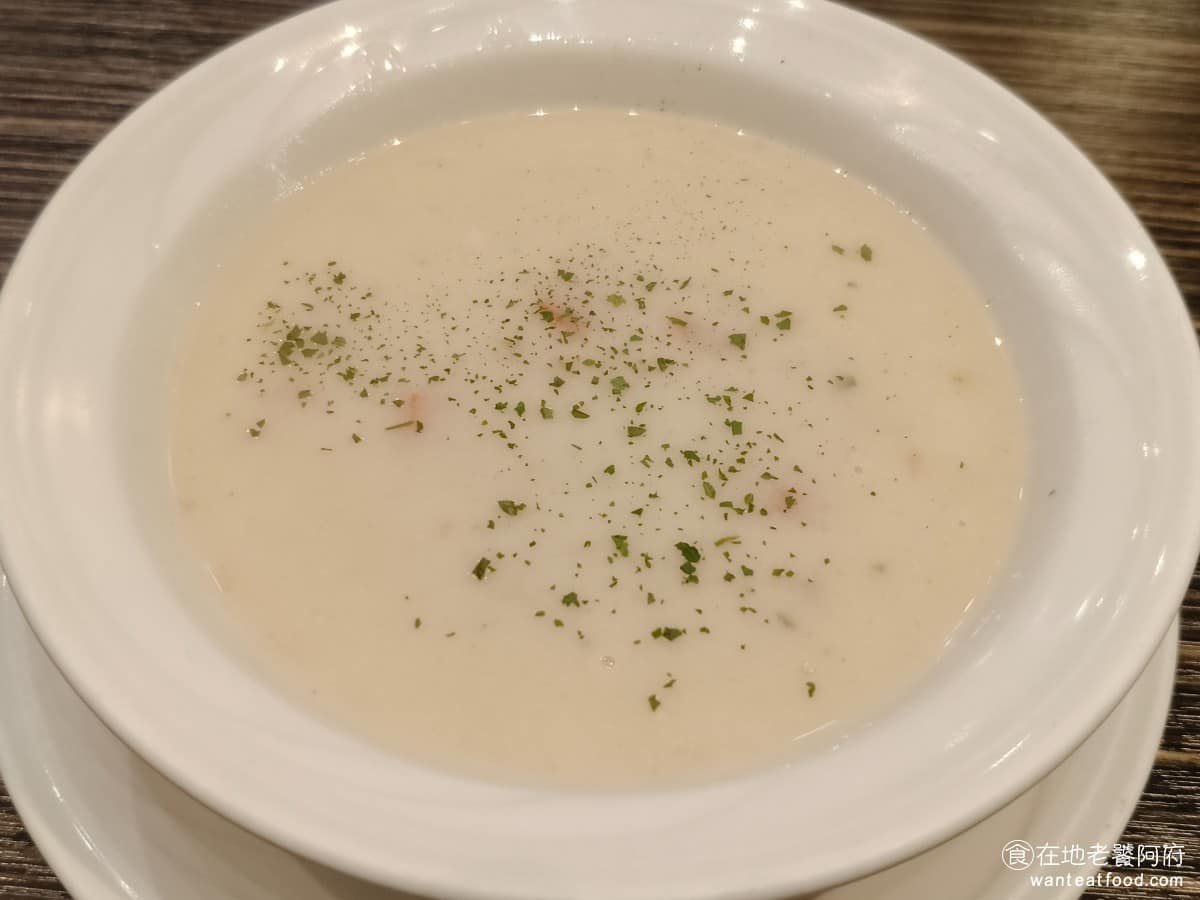 SWENSEN'S 双聖大安店 双聖大安店菜單 双聖大安店推薦 大安區美食 大安美食 大安站美食 沒有加酥皮的湯 《SWENSEN'S 雙聖大安店》的湯確實非常好喝，所以後來我們又點了一份沒有酥皮的版本。 @在地老饕阿府