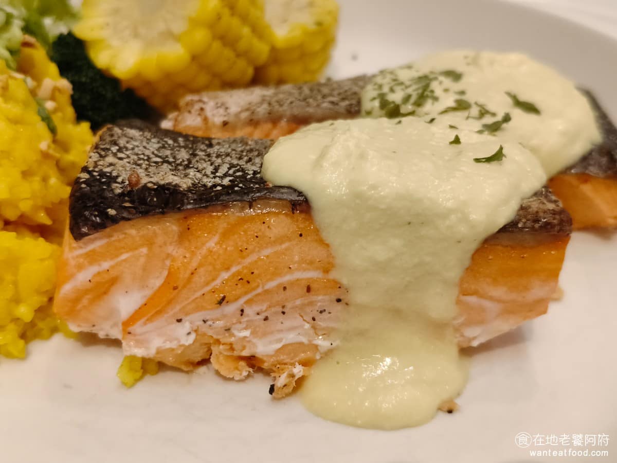 SWENSEN'S 双聖大安店 双聖大安店菜單 双聖大安店推薦 大安區美食 大安美食 大安站美食 魚肉新鮮，吃起來帶有淡淡的奶油香氣，表面淋上的奶油醬，讓整體風味更香濃，份量給得不小氣，視覺上也相當豐盛，口感偏奶香濃郁，喜歡奶油風味，和魚肉的朋友會很喜歡這道。 @在地老饕阿府