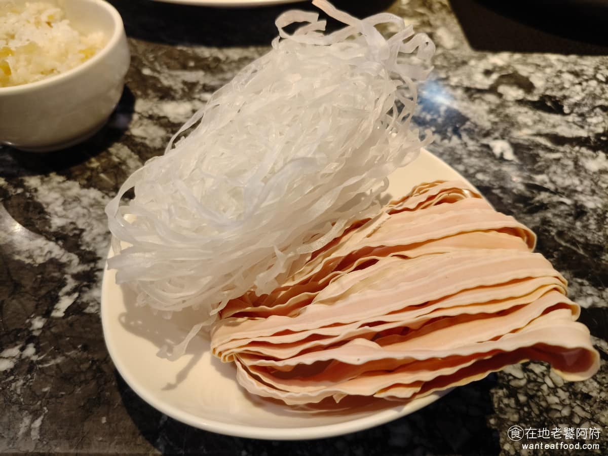 22:02火鍋美麗華店 22:02火鍋美麗華店菜單 22:02火鍋美麗華店推薦 中山區美食 冬粉和蕾絲麵也都是可以無限續吃的,冬粉和蕾絲麵的口感都非常q彈,食材品質非常好 @在地老饕阿府